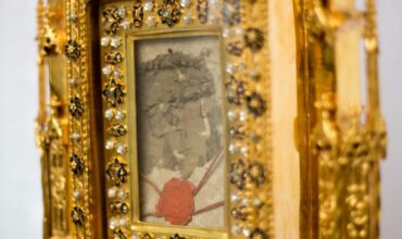 Dnes bude Slovensku opäť udelené požehnanie relikviou Kristovej krvi z paluby lietadla – VÝZVA K PRIPOJENIU SA V MODLITBE