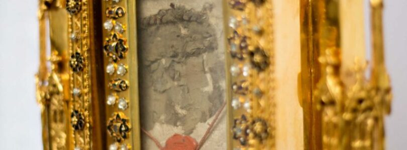 Dnes bude Slovensku opäť udelené požehnanie relikviou Kristovej krvi z paluby lietadla – VÝZVA K PRIPOJENIU SA V MODLITBE