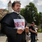 Farár Kuffa odkazuje Hegerovi: Nemáte právo nútiť ľudí očkovať sa morálne závadnými vakcínami