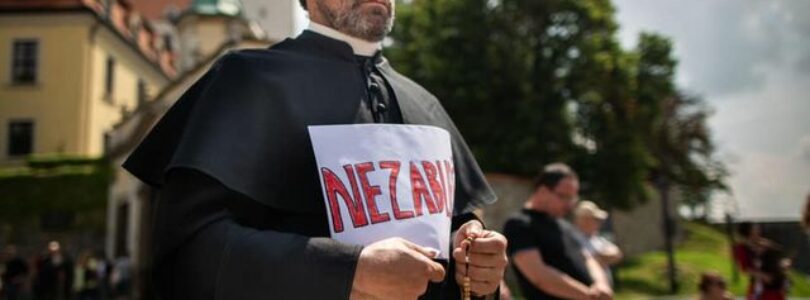 Farár Kuffa odkazuje Hegerovi: Nemáte právo nútiť ľudí očkovať sa morálne závadnými vakcínami